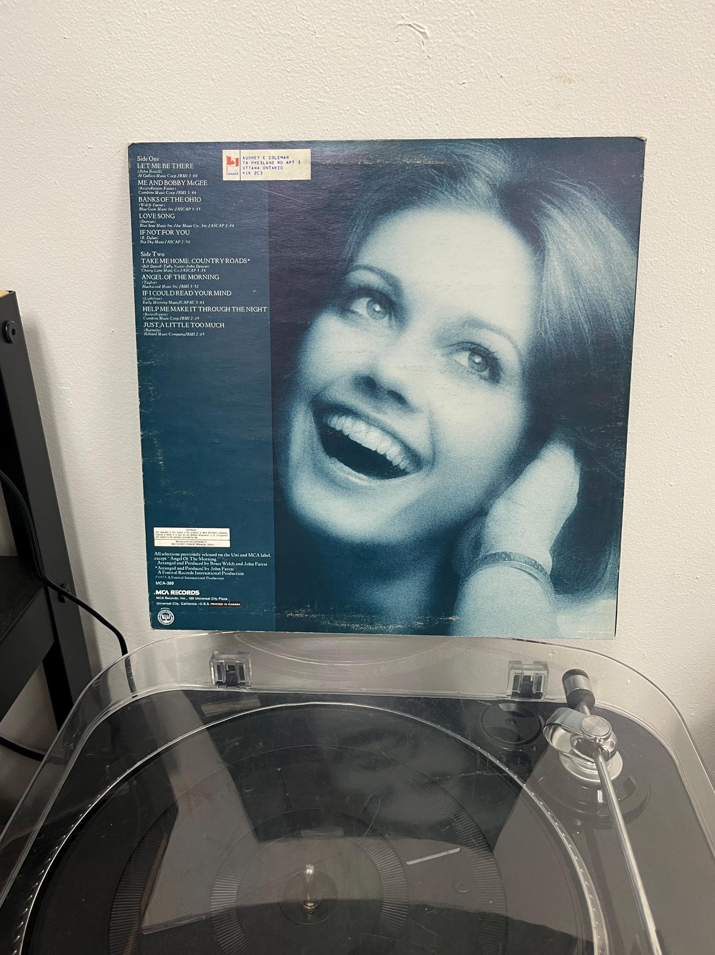 Olivia Newton-John – Let Me Be There (Vinyl)
