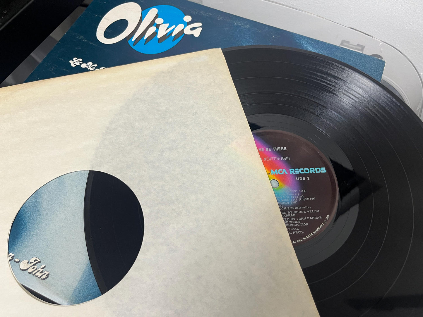 Olivia Newton-John – Let Me Be There (Vinyl)