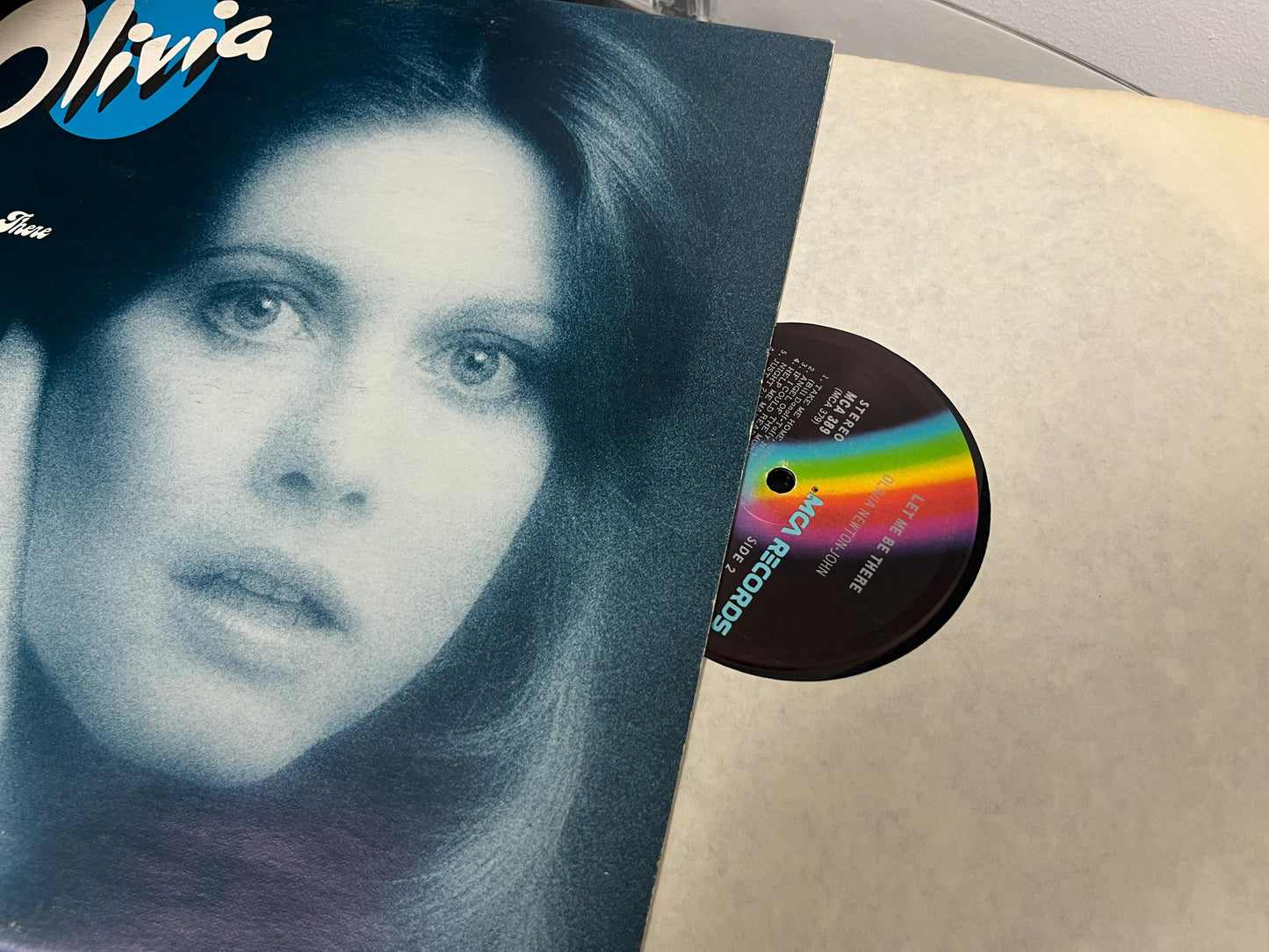 Olivia Newton-John – Let Me Be There (Vinyl)