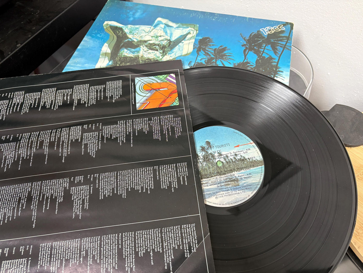 10cc - Bloody Tourists (Vinyl)