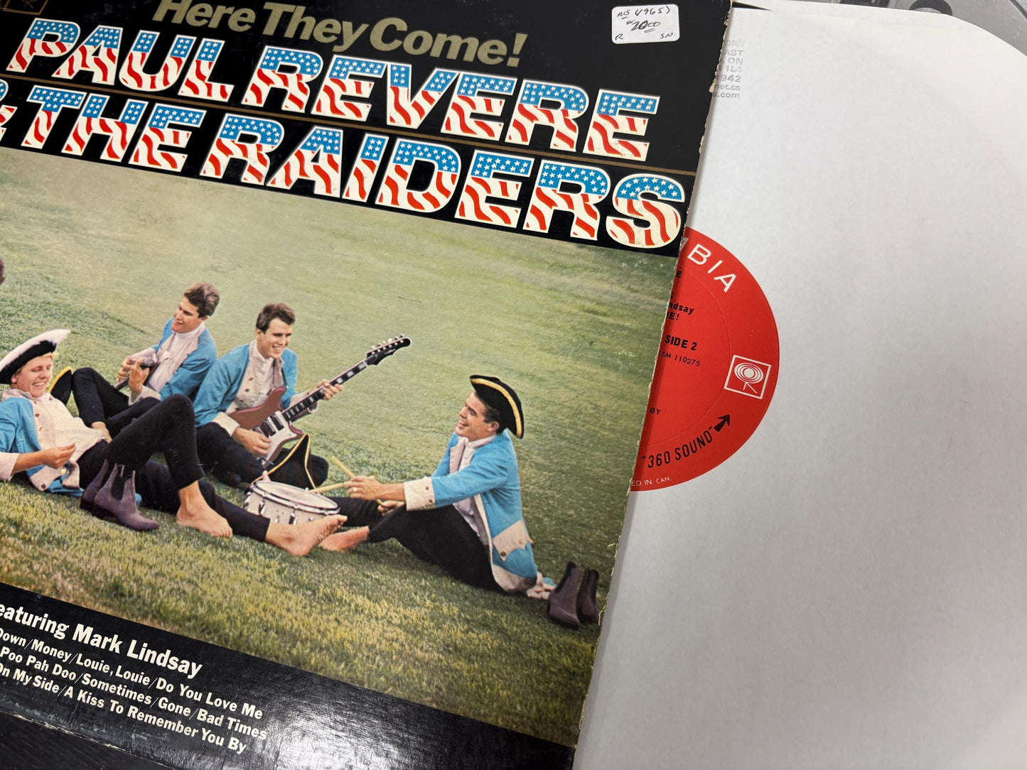 Paul Revere & The Raiders Featuring Mark Lindsay – Here They Come! (Vinyl)