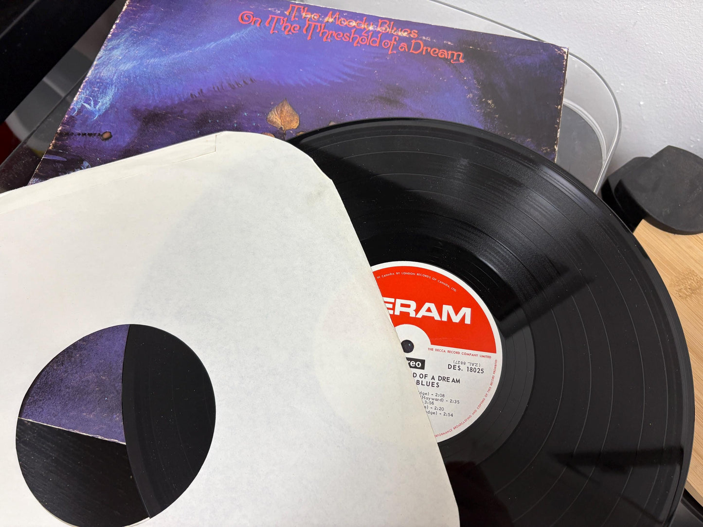 The Moody Blues – On The Threshold Of A Dream (Vinyl)